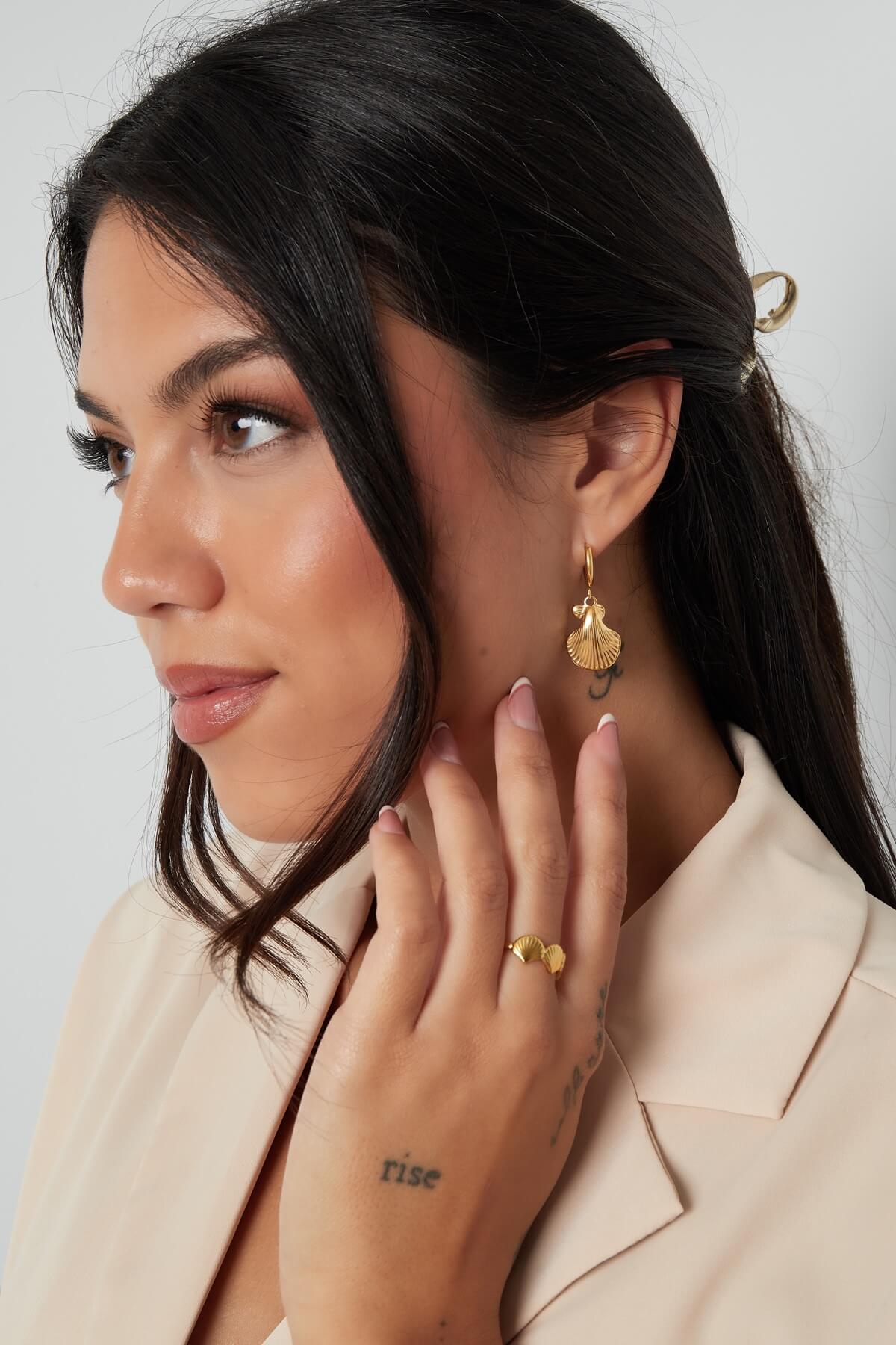 Yasèmia l Lesha Hoop Shell Earrings - 18K Gold - plated Stainless Steel - Yasèmia