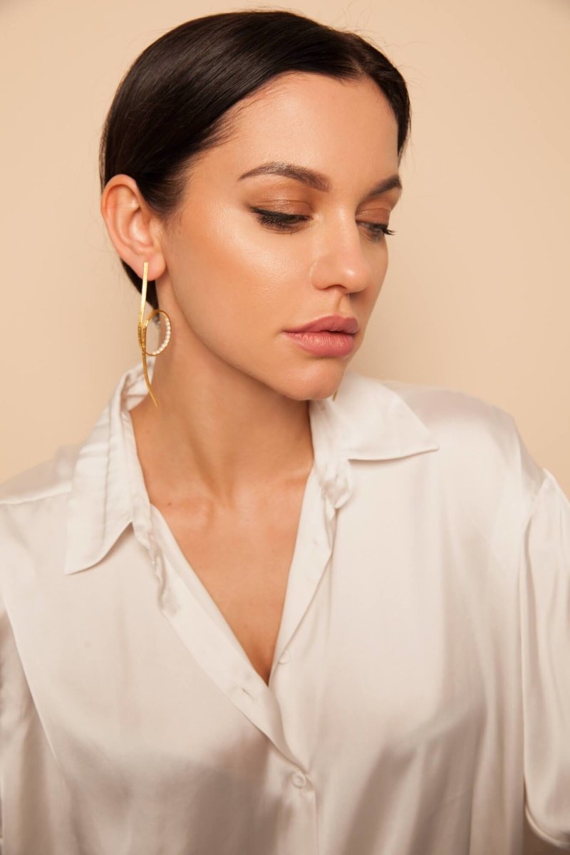 Charlotte Long Earrings with Pearls - Gold Plated Bronze - Yasèmia